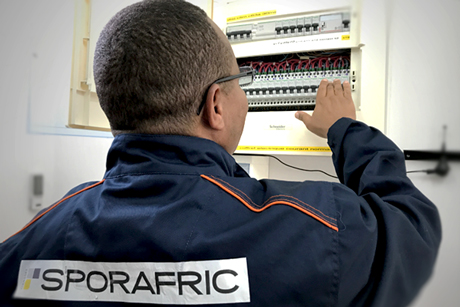 Maintenance d'installations électriques, suivi, entretien, réparation, remplacement d'installations techniques